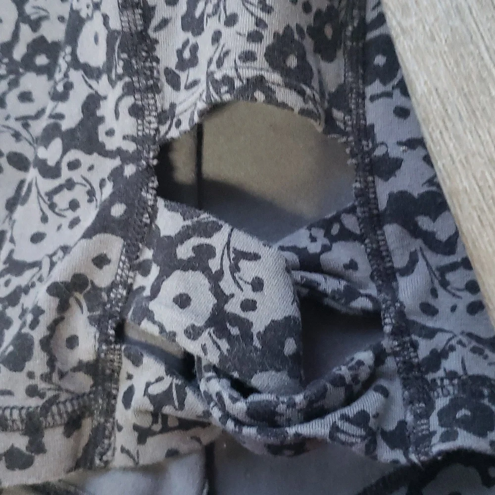 Xersion stretchy floral black colored leggings - Picture 6 of 14